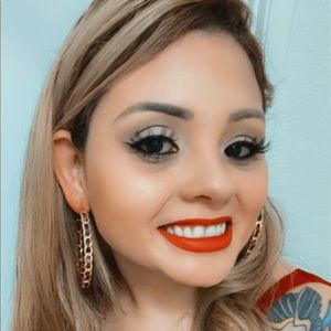 Meet your Posher, Dulce